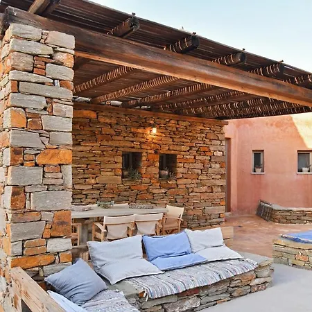 The Charming Waterfront Retreat, With A Swimming Pool & Direct Access To The Sea, Ideal For Large Families, Or A Group Of Friends Villa Otziás