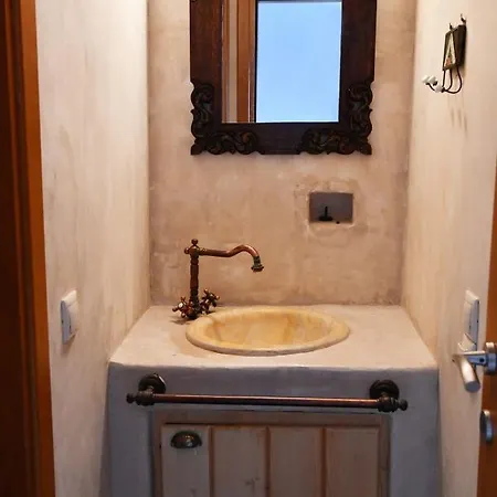 Willa The Charming Waterfront Retreat, With A Swimming Pool & Direct Access To The Sea, Ideal For Large Families, Or A Group Of Friends *