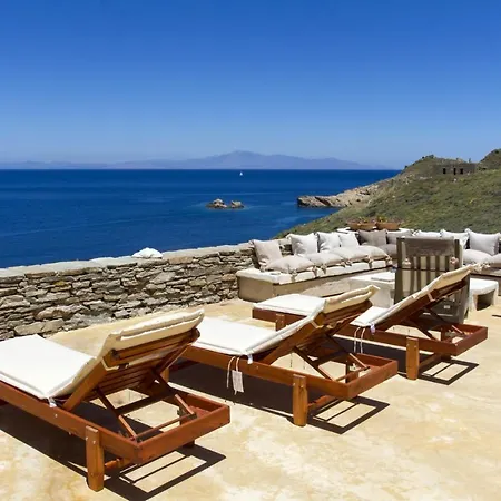 The Charming Waterfront Retreat: Seaside Oasis With Pool Villa