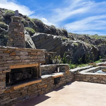 The Charming Waterfront Retreat: Seaside Oasis With Pool