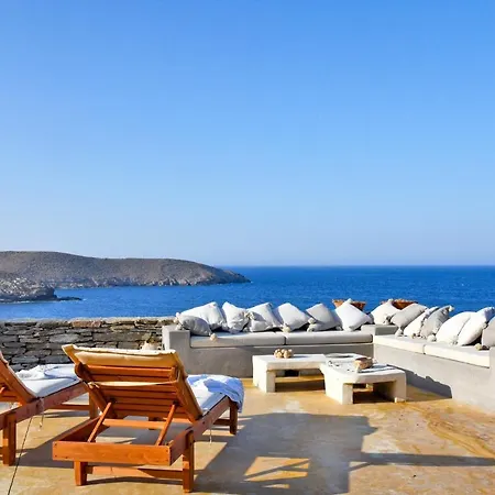 The Charming Waterfront Retreat: Seaside Oasis With Pool Otzias