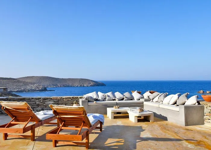 The Charming Waterfront Retreat, With A Swimming Pool & Direct Access To The Sea, Ideal For Large Families, Or A Group Of Friends Otziás